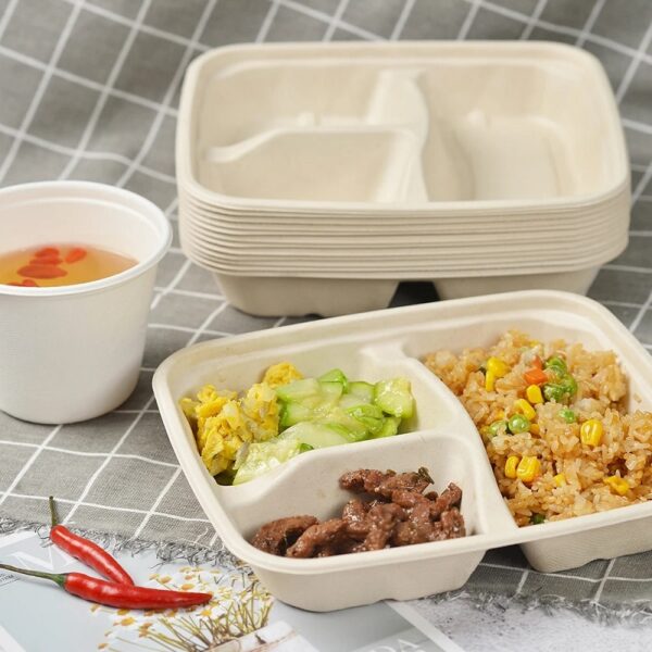 8.7″x7.6″x1.4″ Natural Compostable Plant Fiber 3 Compartment Lunch Tray with Lid - 300/Case - Image 3
